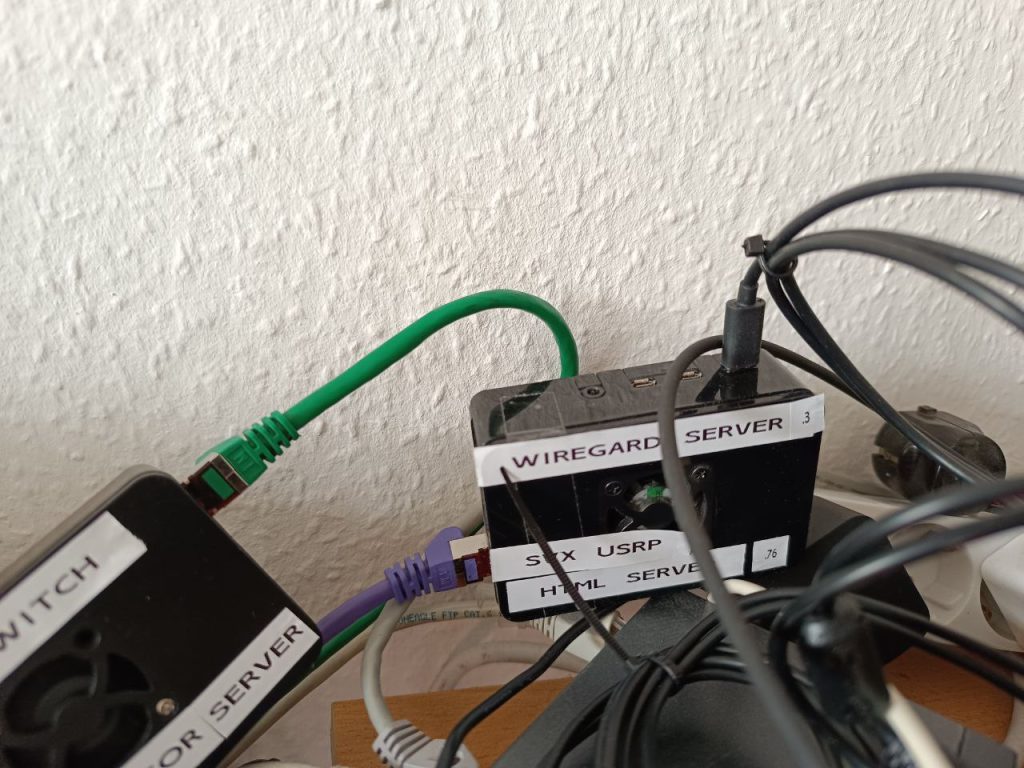 Eine Verbindung in das I-Net und der Server hier für und die NF-Verbindung von DMR.